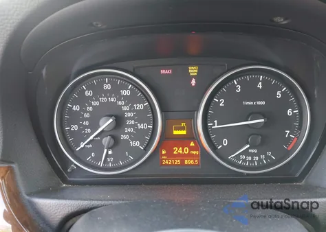 2011 BMW 328I z USA, uszkodzony, nr VIN WBAPH5C52BA998996